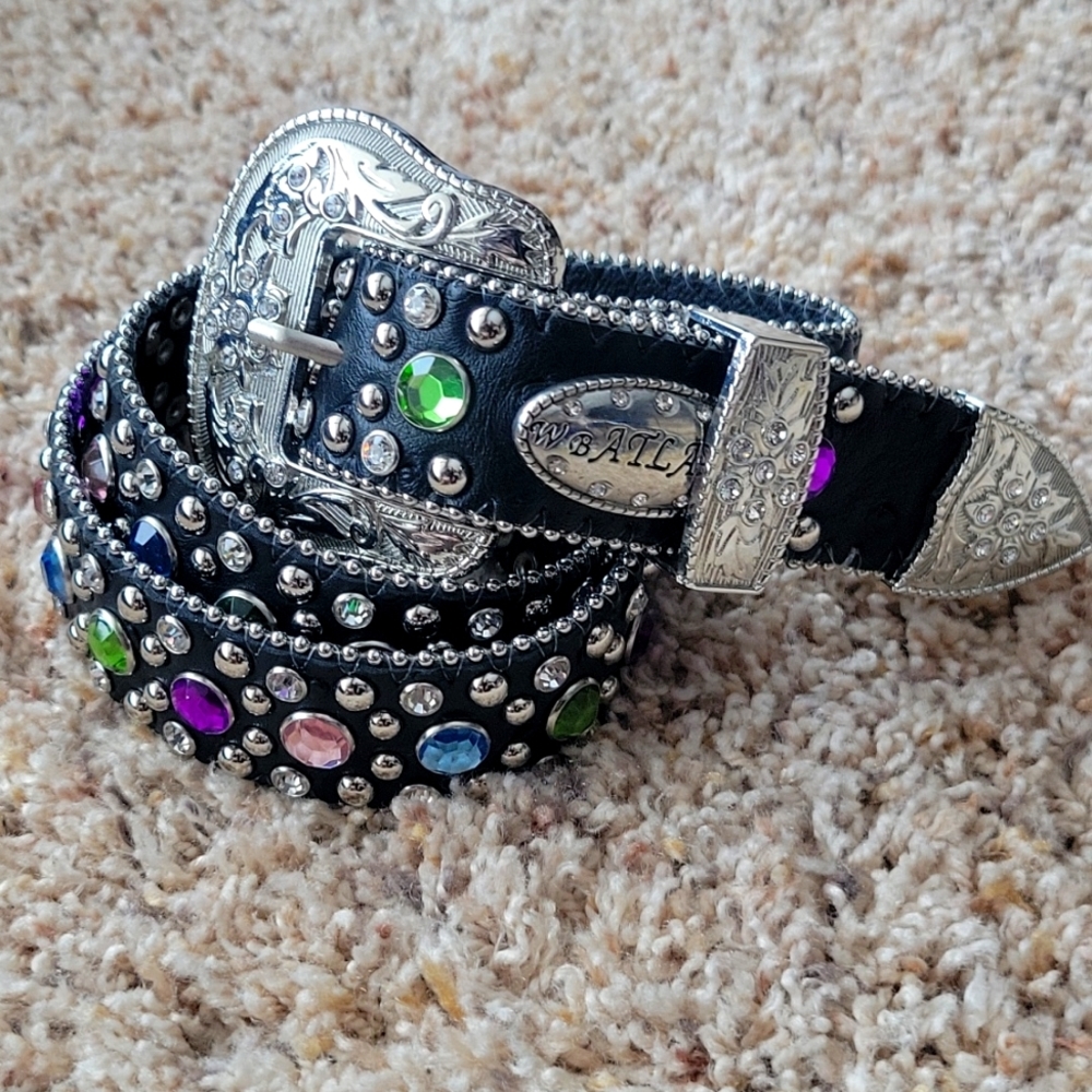 WB Atlas Cowgirl bling belt, no missing stones,  etc.